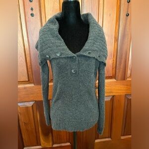 THEORY Riva Women Gray 100% Cashmere Cowl Neck Sweater Size Small Button Accent